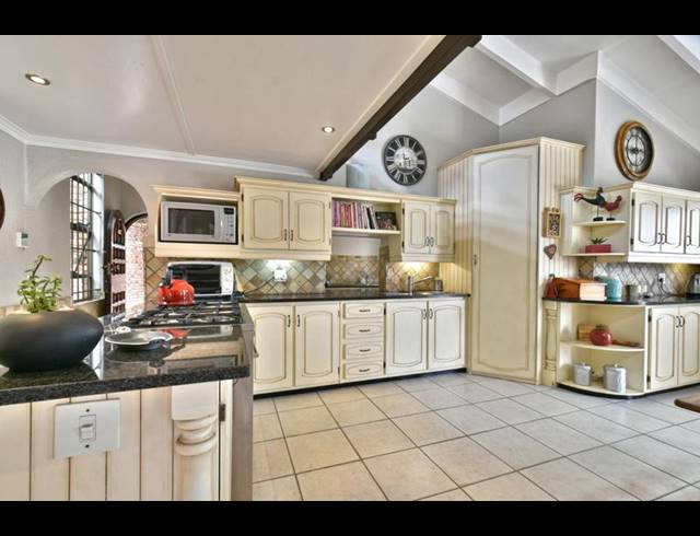 3 BEDROOM HOUSE FOR SALE IN BASSONIA